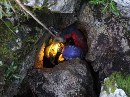 Accesso alla grotta di Monte Moleta